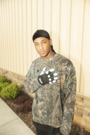 Da Fixx Ep 216, Mvkeyy J alt pic 2 hand over heart, music industry